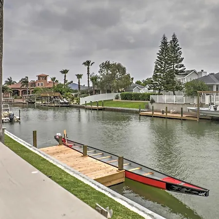 Breezy Corpus Christi Condo With Deck And Fishing Dock